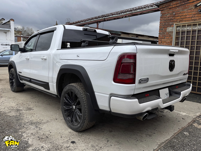 Установка наших расширителей колесных арок, брызговиков и накладок на двери на РАМ (RAM) Long Horn