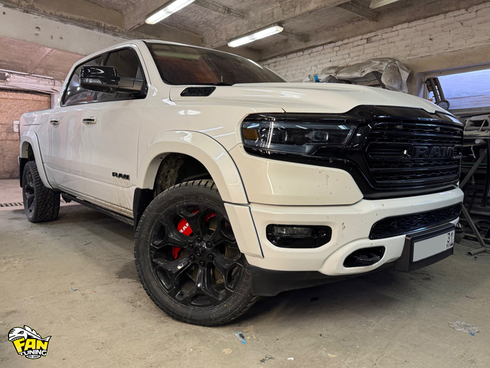 Установка расширителей колесных арок и брызговиков на РАМ (RAM) 1500  2018 года