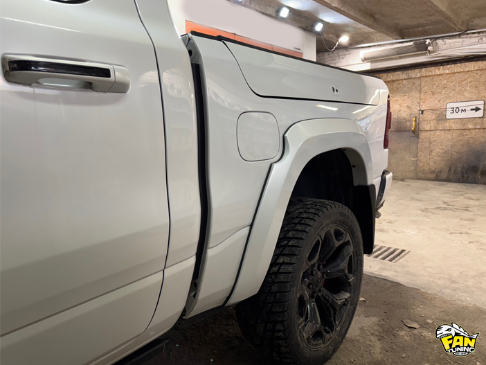 Установка расширителей колесных арок и брызговиков на РАМ (RAM) 1500  2018 года