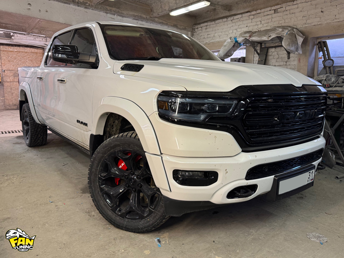 Установка расширителей колесных арок и брызговиков на РАМ (RAM) 1500  2018 года