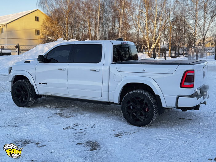 Установка расширителей колесных арок и брызговиков на РАМ (RAM) 1500  2018 года