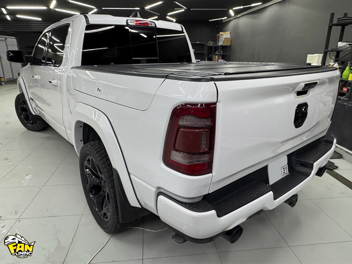 Установка расширителей колесных арок и брызговиков на РАМ (RAM) 1500  2018 года