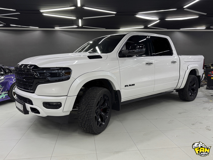 Установка расширителей колесных арок и брызговиков на РАМ (RAM) 1500  2018 года