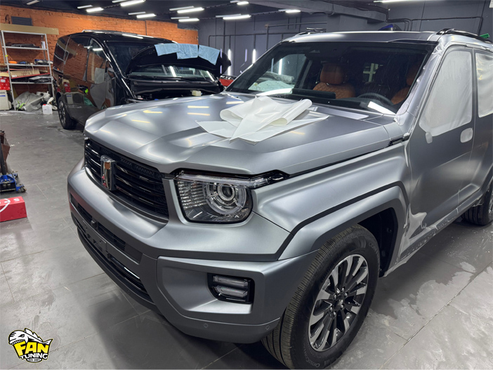 Оклейка матовой полиуретановой защитной пленкой кузова Танк (Tank) 700