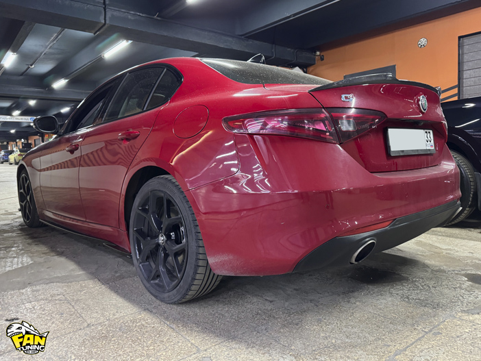 Установка губы переднего бампера и сплиттеров под пороги на Альфа Ромео Джулия (Alfa Romeo Julia)