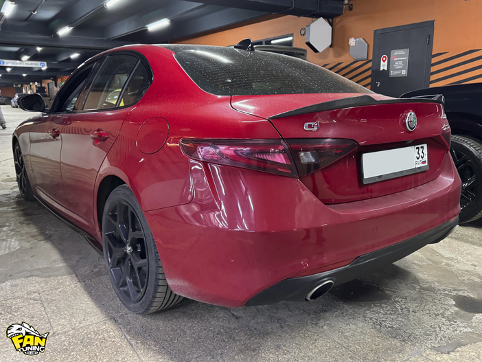 Установка губы переднего бампера и сплиттеров под пороги на Альфа Ромео Джулия (Alfa Romeo Julia)