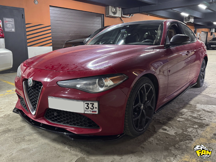 Установка губы переднего бампера и сплиттеров под пороги на Альфа Ромео Джулия (Alfa Romeo Julia)