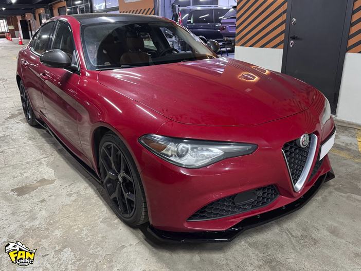 Установка губы переднего бампера и сплиттеров под пороги на Альфа Ромео Джулия (Alfa Romeo Julia)