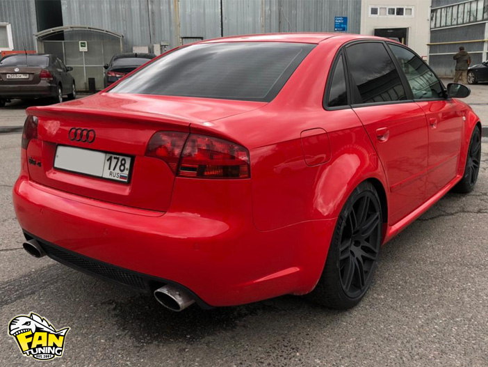 Перетяжка потолка в алькантару на Ауди (Audi) RS4