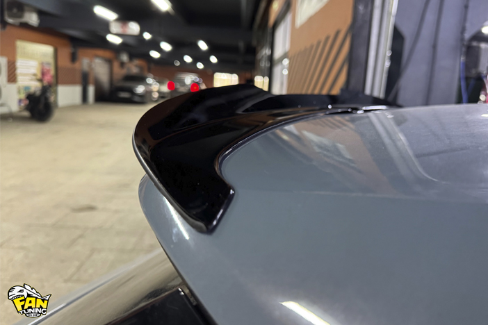 Установка губы переднего бампера и спойлера на багажник на Ауди (Audi) RS3