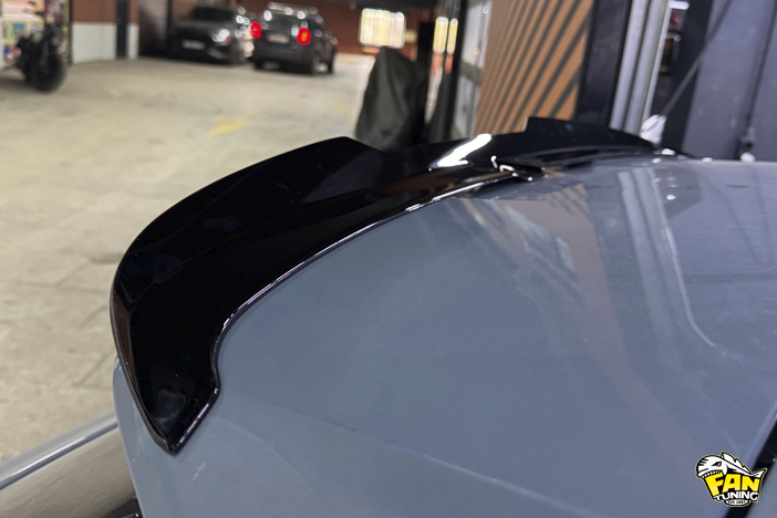 Установка губы переднего бампера и спойлера на багажник на Ауди (Audi) RS3