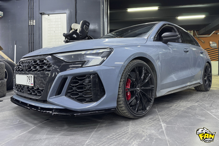 Установка губы переднего бампера и спойлера на багажник на Ауди (Audi) RS3
