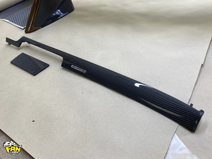 Ламинация настоящим карбоном деталей салона Ауди А4 (Audi A4)