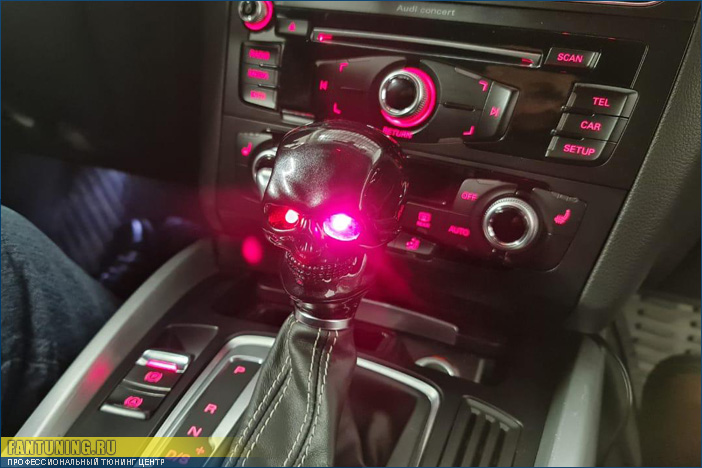 Установка ручки АКПП в виде черепа и установка диодов в глазницы на Ауди (Audi) Q5