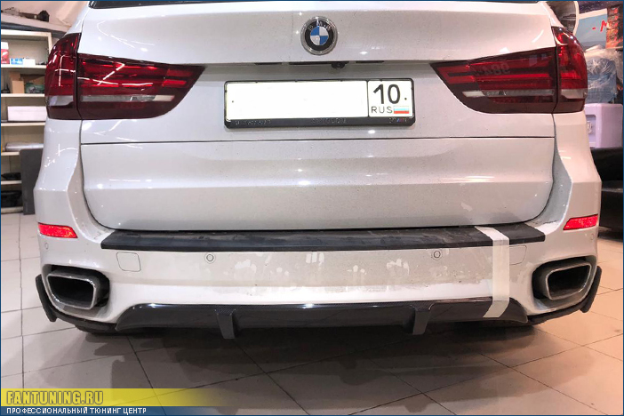 Ремонт карбоновой накладки М Перформанс (M Performance) на задний бампер БМВ (BMW) X5 F15