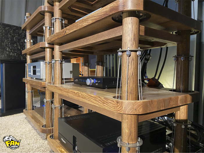 Ламинация кованным карбоном корпусов колонок Hi-End акустики