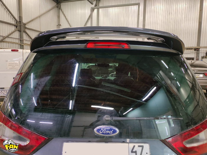 Установка спойлера на багажную дверь на Форд Галакси (Ford Galaxy)