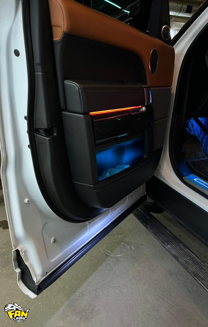 Установка контурной атмосферной подсветки салона Ambient Light в Range Rover Sport