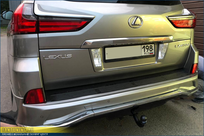 Установка и окраска накладки на задний бампер на Лексусе (Lexus) LX570