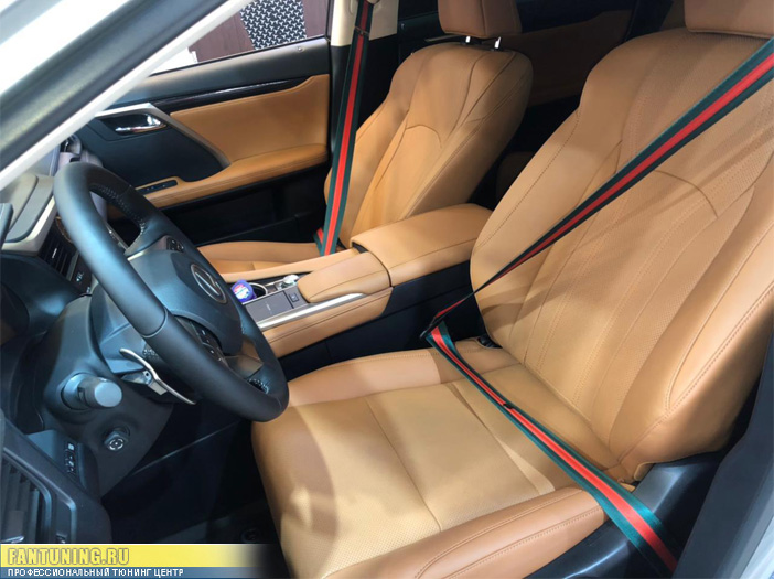 Установка цветных ремней безопасности в стиле GUCCI на Лексус (Lexus) RX