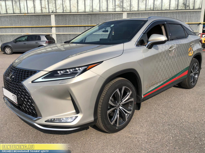 Установка цветных ремней безопасности в стиле GUCCI на Лексус (Lexus) RX