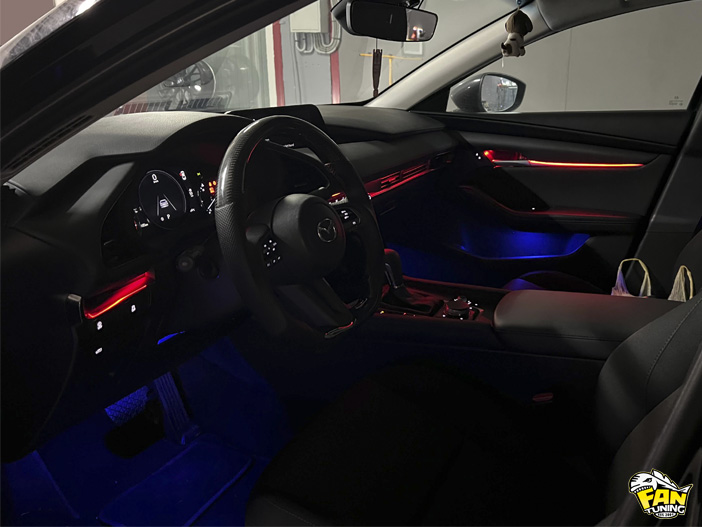 Установка контурной атмосферной подсветки Ambient Light в салон Мазды (Mazda) 3