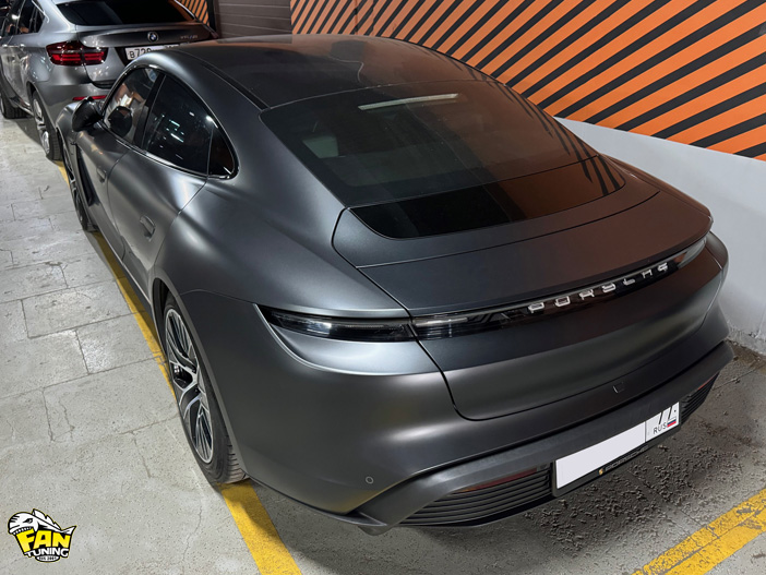 Оклейка матовой полиуретановой антигравийной защитной пленкой Порше Тайкан (Porsche Taycan)