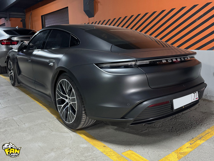 Оклейка матовой полиуретановой антигравийной защитной пленкой Порше Тайкан (Porsche Taycan)