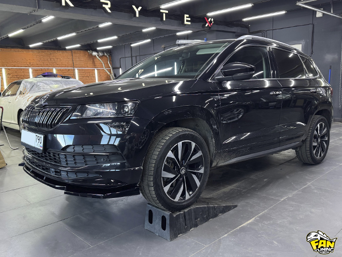 Установка накладки переднего бампера на Шкода Карог (Skoda Karoq)