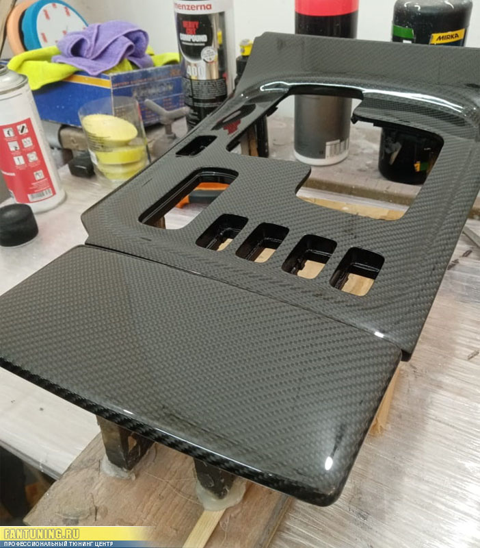 Ламинирование настоящим карбоном деталей салона Toyota Land Cruiser 105