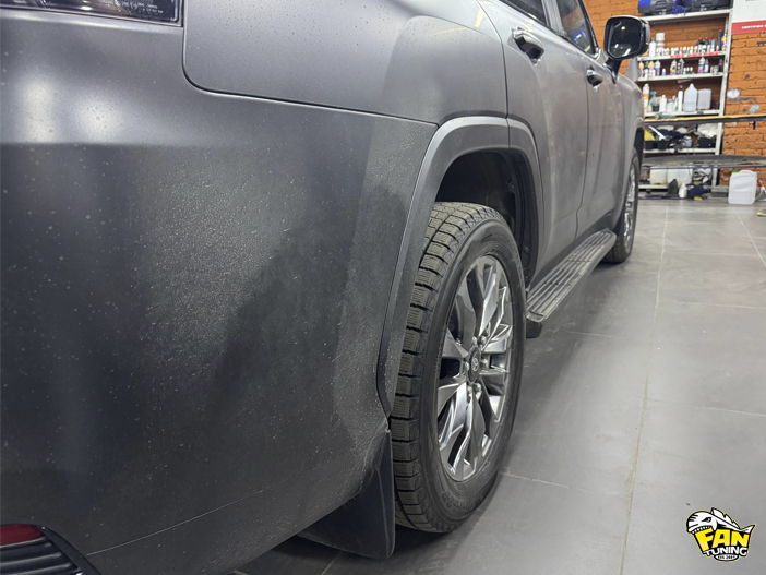 Установка пружин для занижения (-50мм) на заднюю ось и новых рейлингов на крышу Тойоты Ленд Крузер (Toyota Land Cruiser) 300